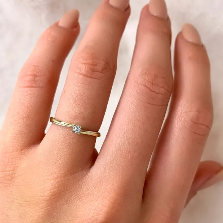 diamant ring i 14 karat guld med rhodium 0,02 ct