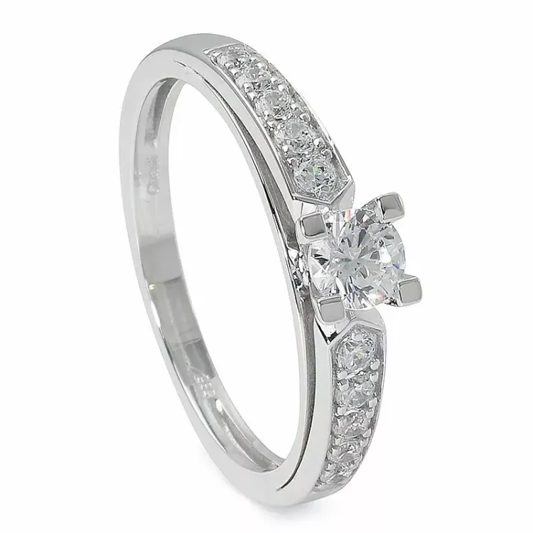 Elegant hvid zirkon ring i 14 karat hvidguld