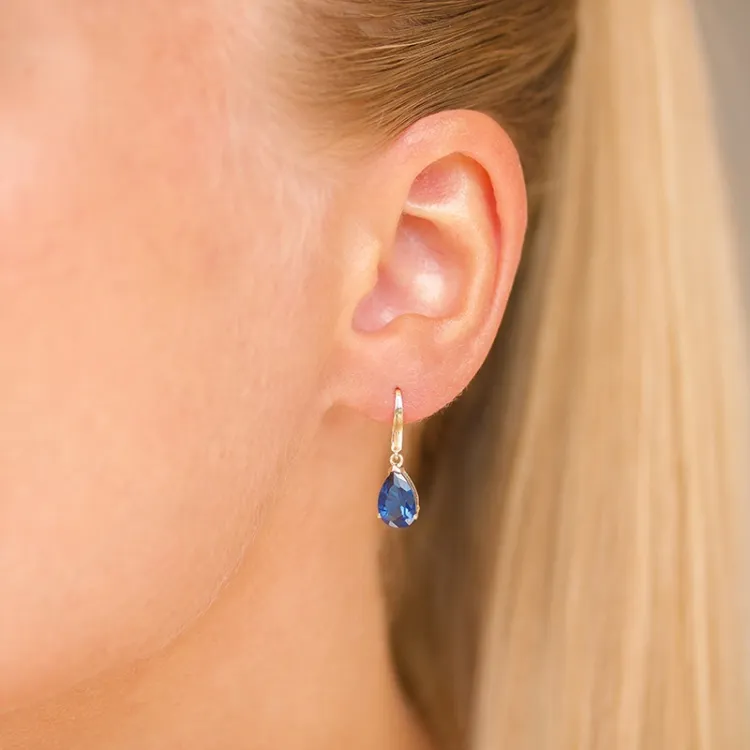 dråbeformede øreringe i 9 karat guld med syntetisk safir og zirkon - Gold Collection
