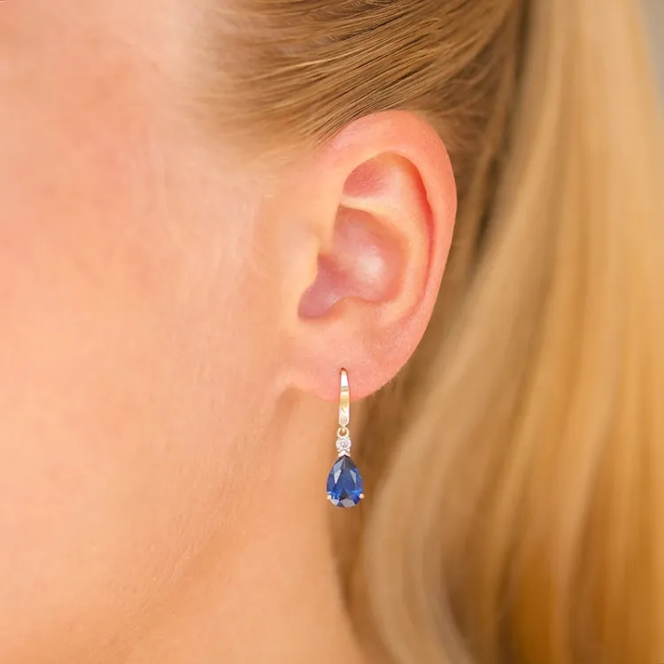 dråbeformede øreringe i 9 karat guld med syntetisk safir og zirkon - Gold Collection
