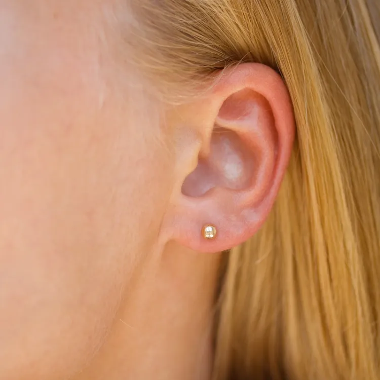 4 mm kugle øreringe i 9 karat guld - Gold Collection