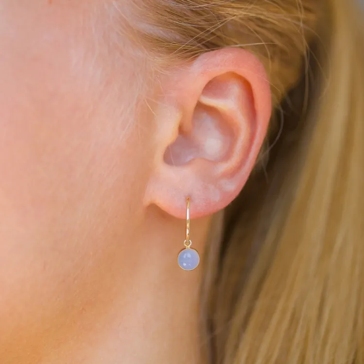 12,5 mm blå creoler i 9 karat guld med syntetisk calcedon - Gold Collection