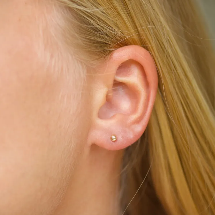 3 mm kugle øreringe i 14 karat guld - Gold Collection