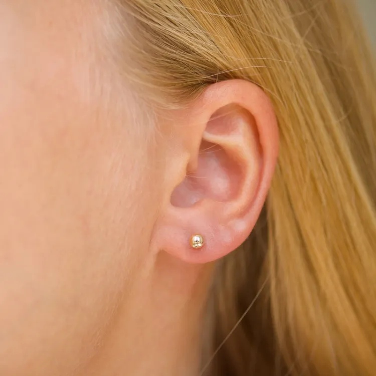 4 mm kugle øreringe i 14 karat guld - Gold Collection