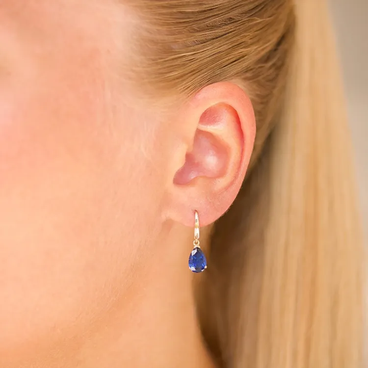 dråbeformede øreringe i 14 karat guld med syntetisk safir og zirkon - Gold Collection