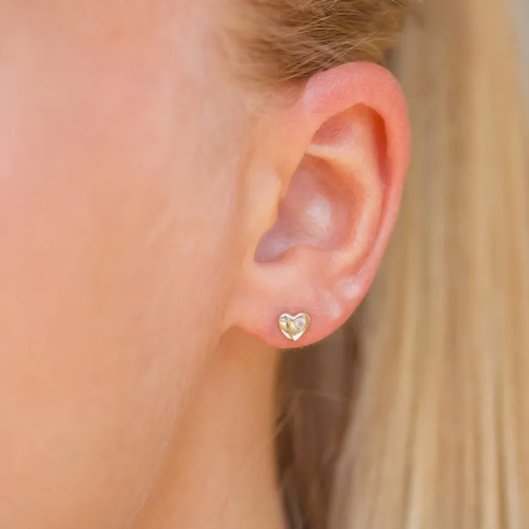 små hjerte guldøreringe i 14 karat guld med zirkon - Gold Collection