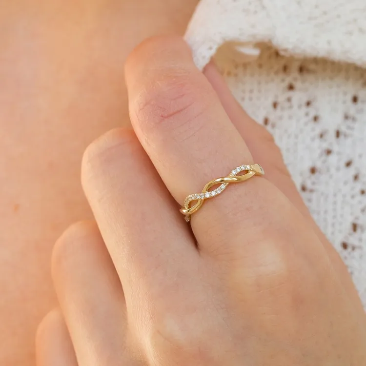 diamant ring i 14 karat guld 0,15 ct