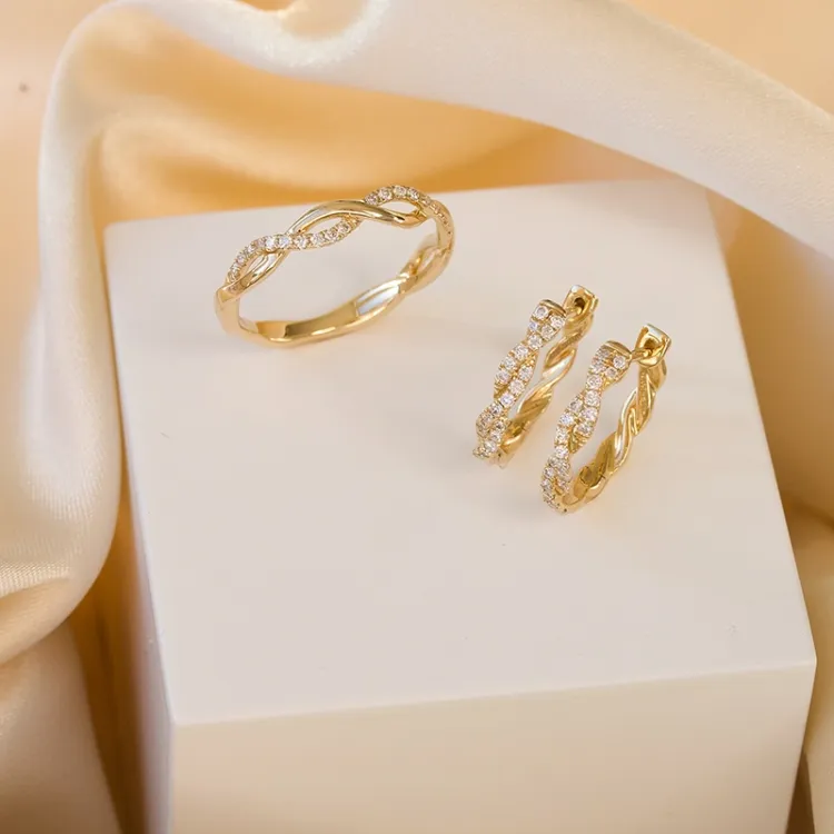 diamant ring i 14 karat guld 0,15 ct