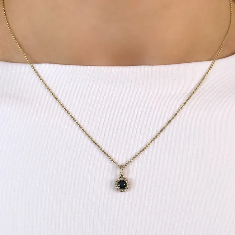rundt safir diamantvedhæng i 14 karat guld 0,34 ct 0,084 ct