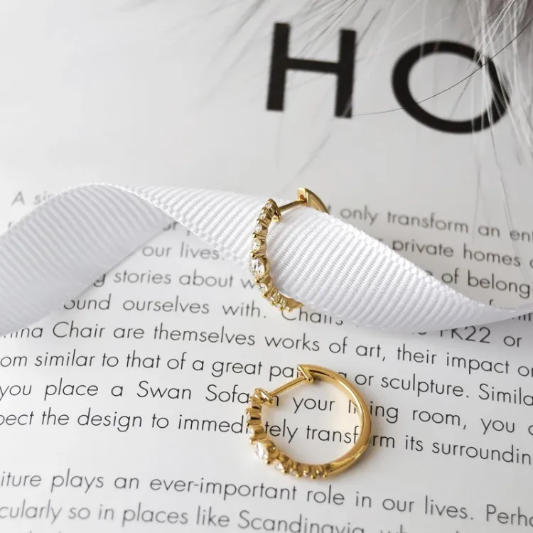 17 mm brillant creoler i 14 karat guld med diamant
