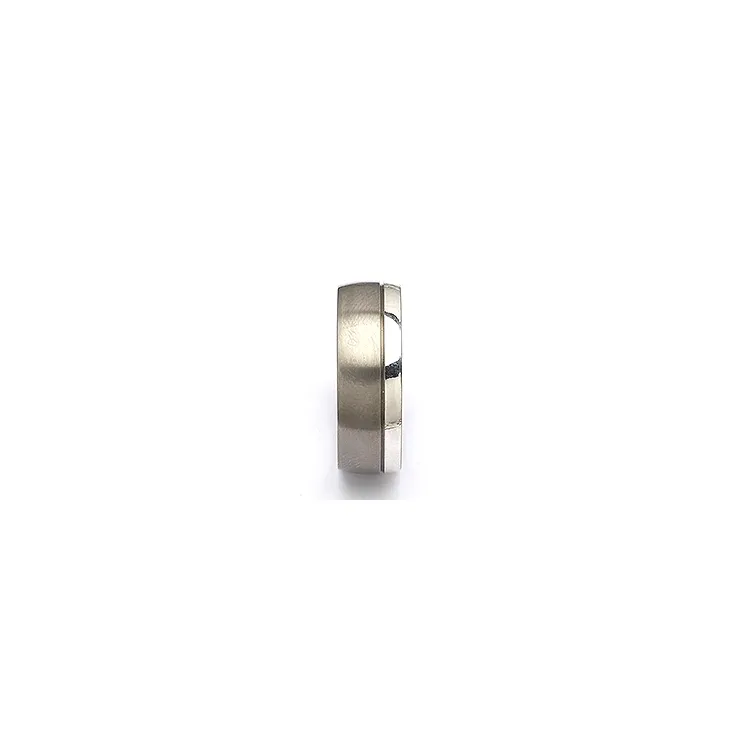 Vielsesring i titanium og sølv
