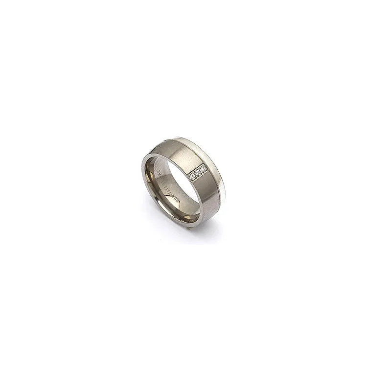 Vielsesring i titanium og sølv