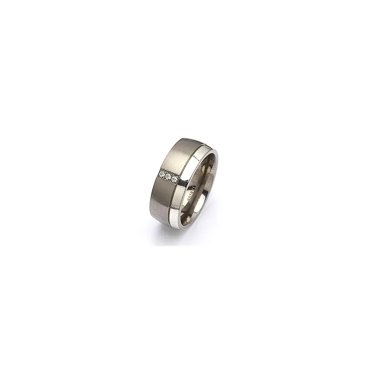 Vielsesring i titanium og sølv