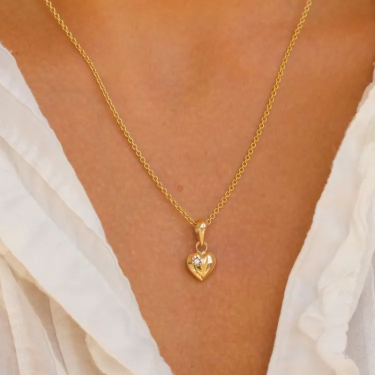 8,5 x 10 mm hjerte vedhæng i 8 karat guld - Amoré
