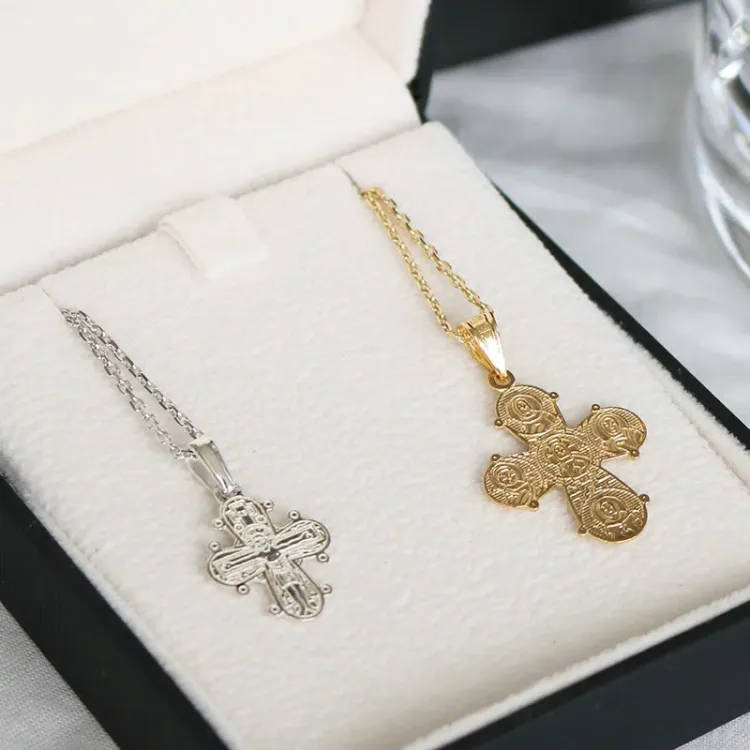 18 x 30 mm dagmarkors i forgyldt sølv - Amoré