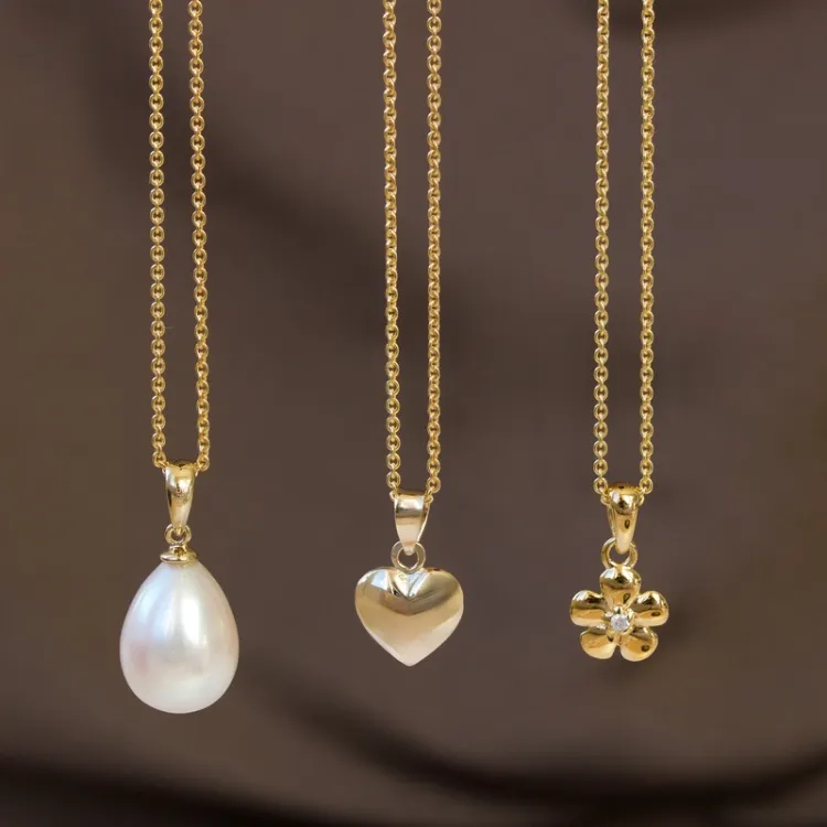 9 x 11 mm hjerte halskæde i forgyldt sølv med vedhæng i 8 karat guld - Amoré