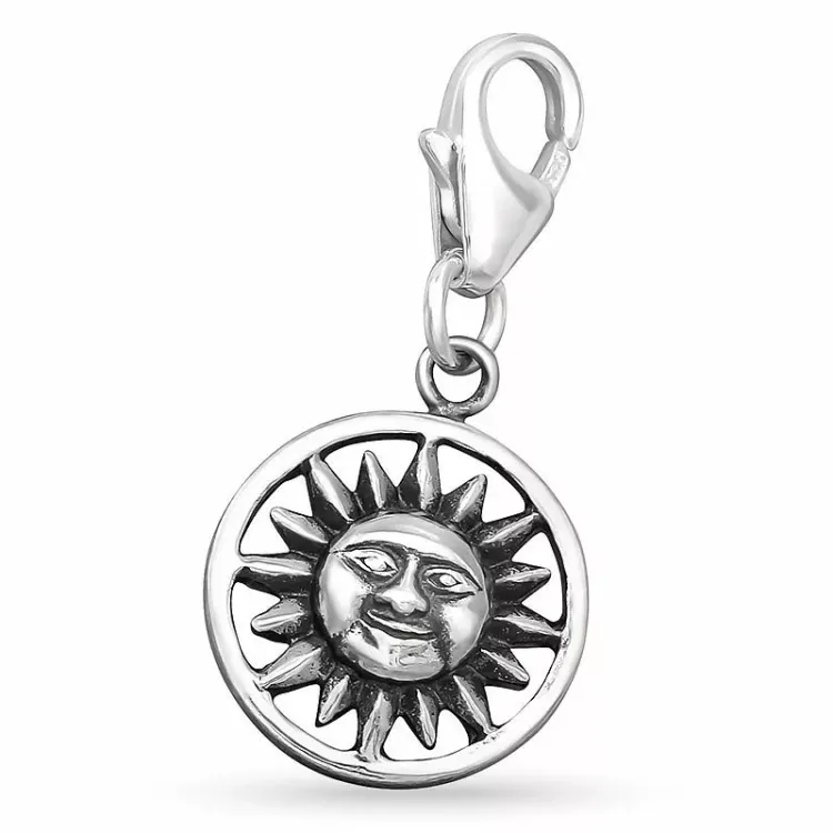 Rundt sol charm i sølv 