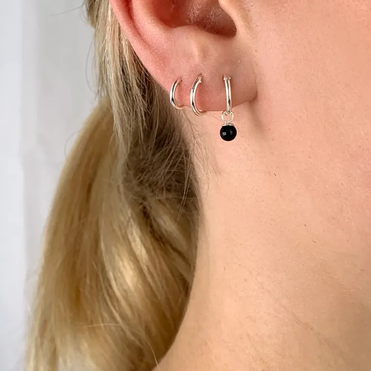 12 mm sorte onyks creoler i sølv - Loom Stones