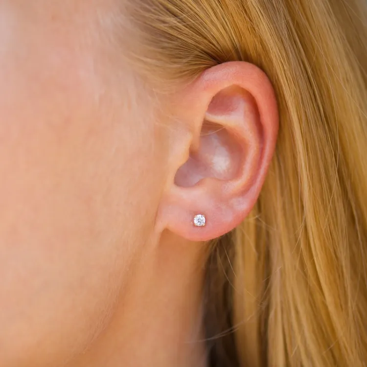3 mm ørestikker i 9 karat guld med zirkon - Gold Collection