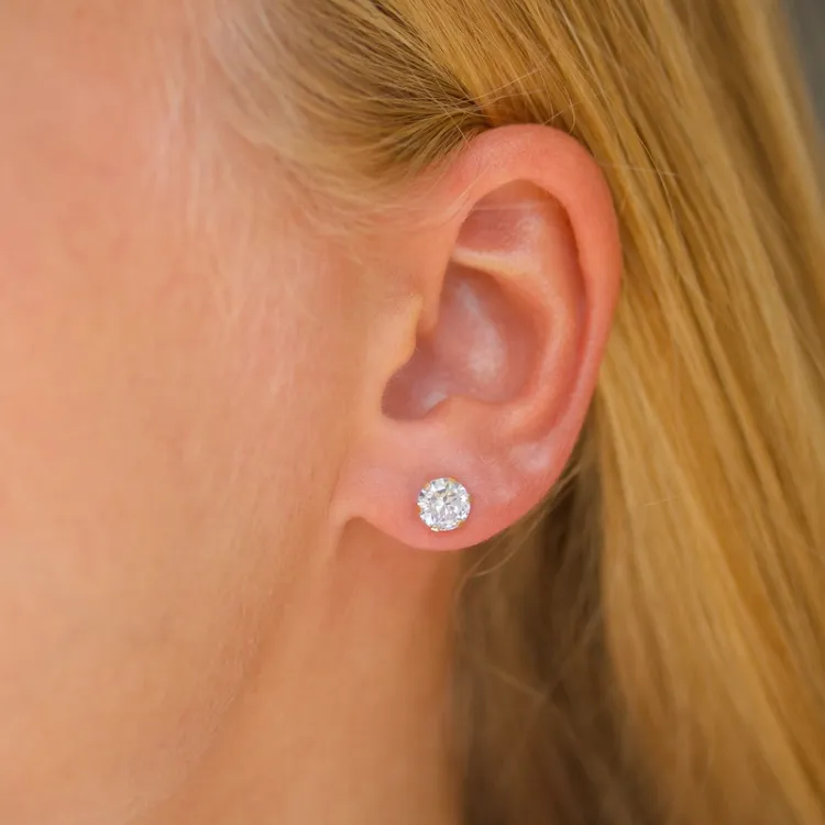 6 mm ørestikker i 9 karat guld med zirkon - Gold Collection