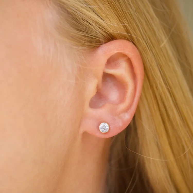 5 mm ørestikker i 9 karat guld med zirkon - Gold Collection
