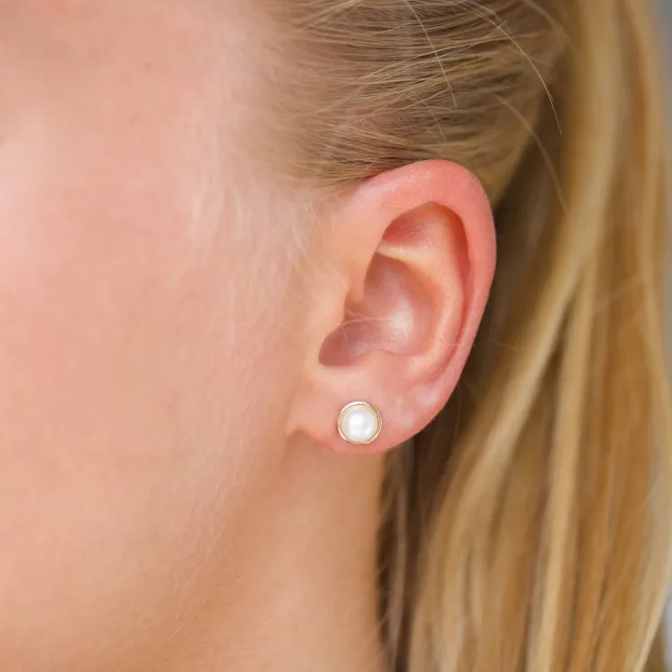 5,5 mm perle ørestikker i 9 karat guld - Gold Collection