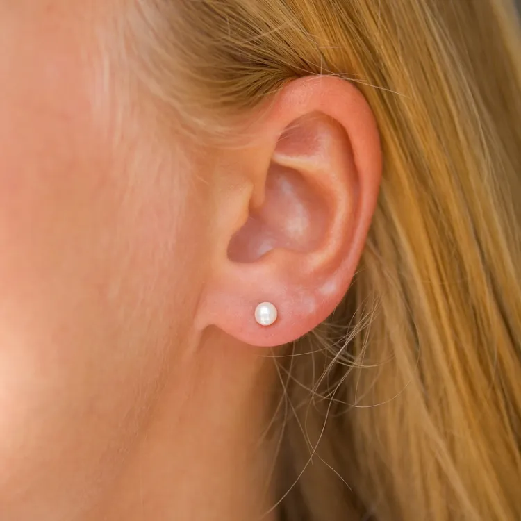 4 mm perle ørestikker i 9 karat guld - Gold Collection