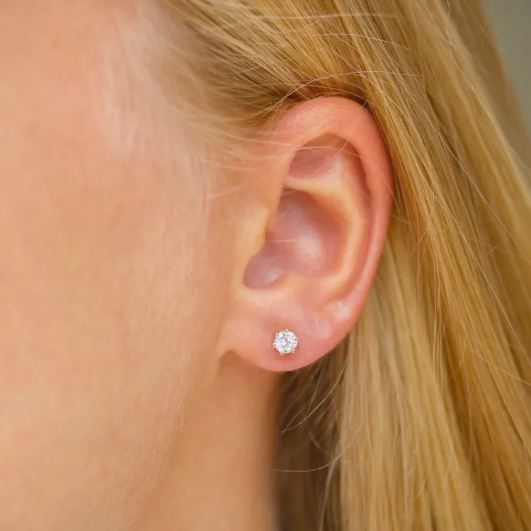 4 mm zirkon ørestikker i 9 karat guld med zirkon - Gold Collection
