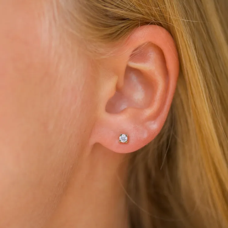 3 mm zirkon ørestikker i 9 karat guld med zirkon - Gold Collection