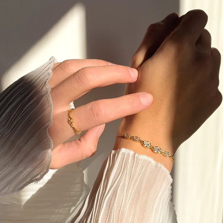 Nava Akhen armbånd i forgyldt sølv hvid zirkon