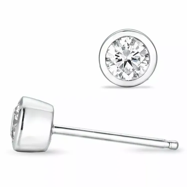 2 x 0,20 ct hvidguld solitaireørestikker i 14 karat hvidguld med diamant