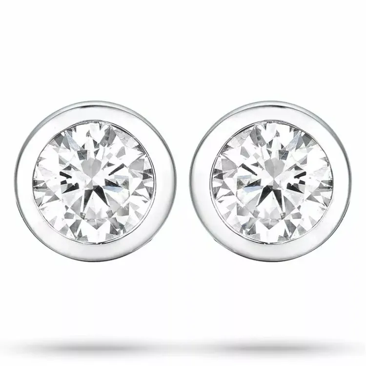 2 x 0,20 ct hvidguld solitaireørestikker i 14 karat hvidguld med diamant