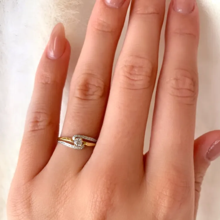 zirkon ring i 9 karat guld med 9 karat hvidguld - Gold Collection