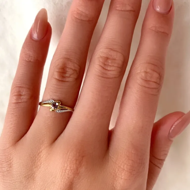 ægte lilla ametyst ring i 9 karat guld med 9 karat hvidguld