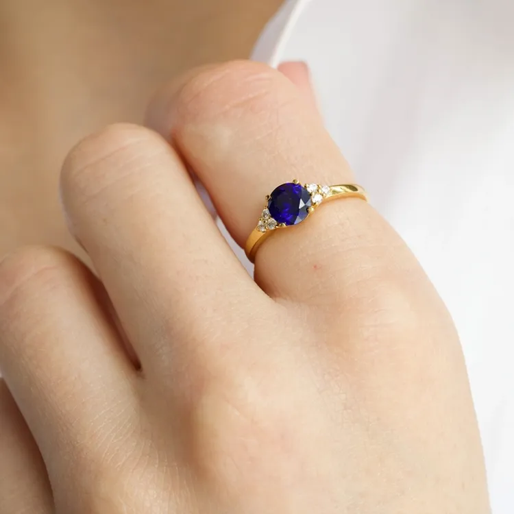 blå syntetisk safir ring i 9 karat guld - Gold Collection