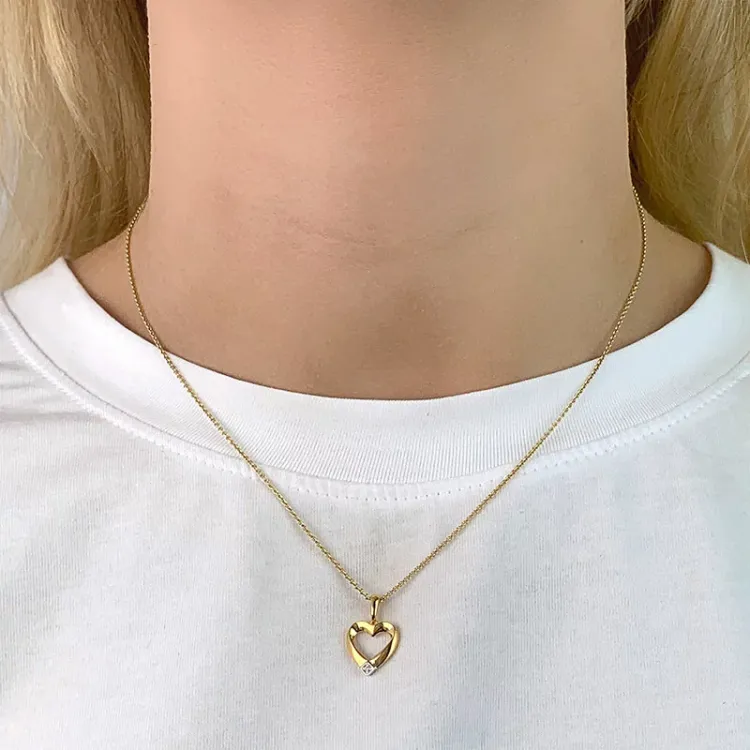 Elegant hjerte diamant vedhæng i 9 karat guld med rhodium 0,010 ct
