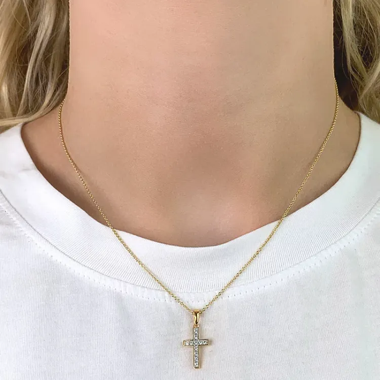 bredt kors vedhæng i 9 karat guld med rhodium