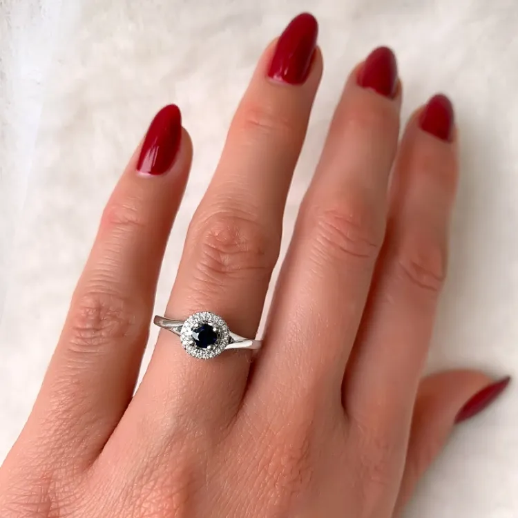oval diamantring i 14 karat hvidguld 0,08 ct 0,38 ct