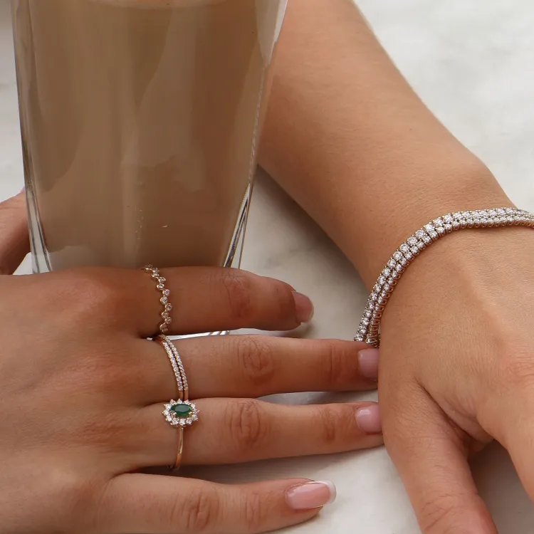 Smal diamantring i 14 karat guld 0,093 ct