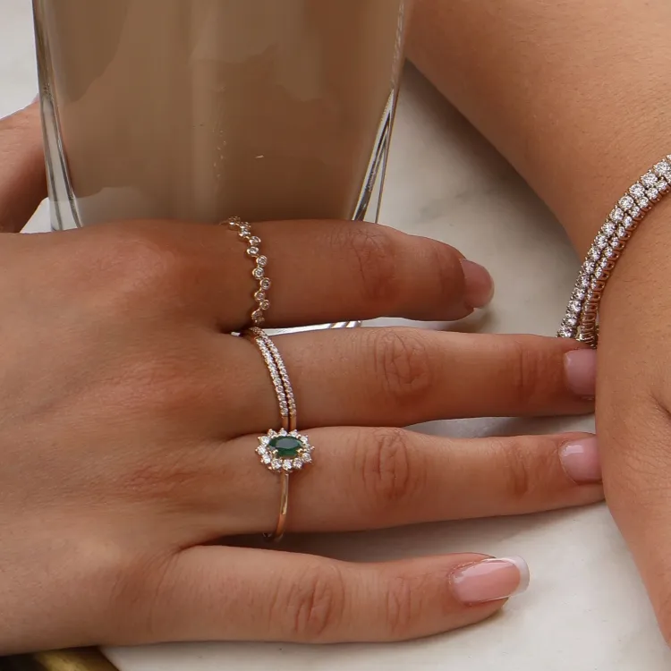 Smal diamantring i 14 karat guld 0,099 ct