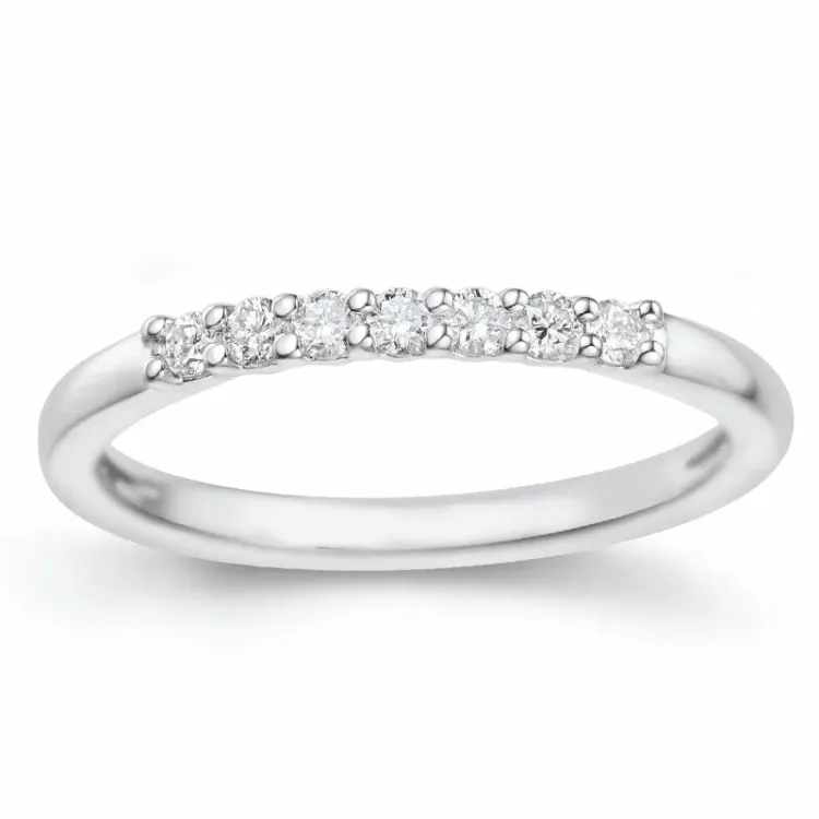 Smal brillantring i 14 karat hvidguld 0,207 ct