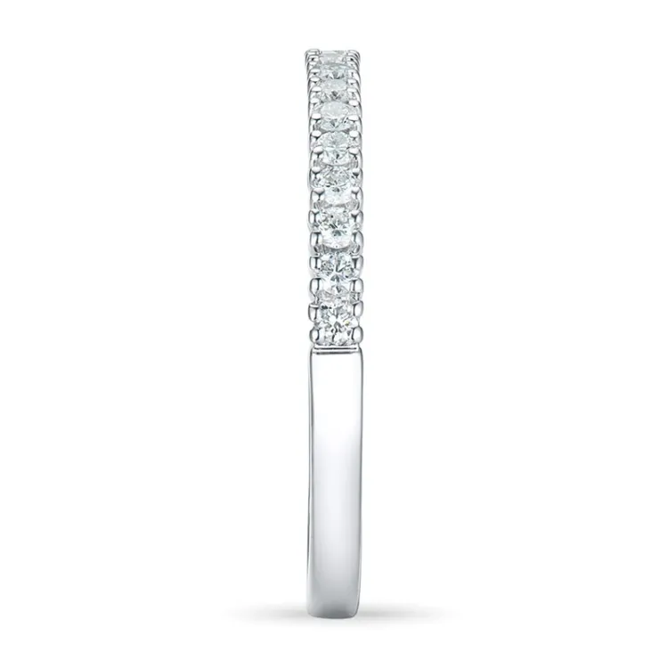 Smal diamantring i 14 karat hvidguld 0,27 ct