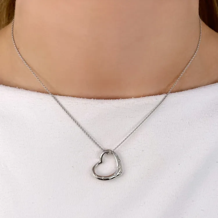 hjerte vedhæng i 14 karat hvidguld 0,12 ct