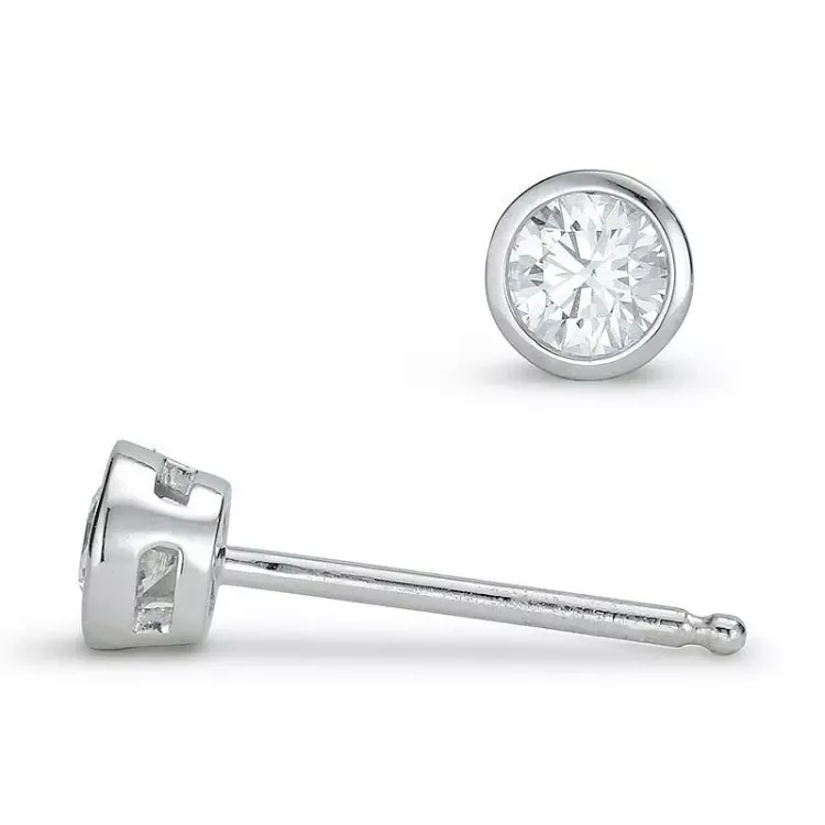 2 x 0,15 ct solitaireørestikker i 14 karat hvidguld med diamant