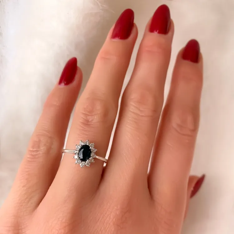 safir rosetring i 14 karat hvidguld 0,26 ct 0,65 ct
