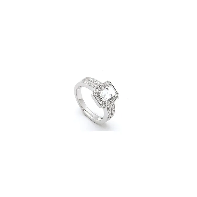 firkantet diamantring i 14 karat hvidguld 0,43 ct 