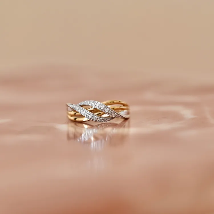 brillantring i 14 karat guld med rhodium 0,092 ct