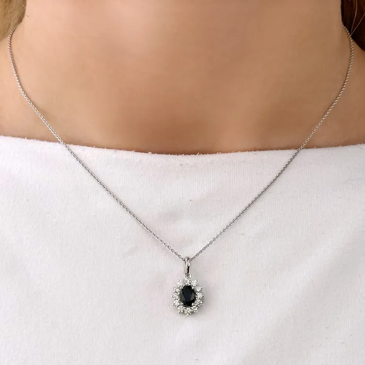 safir rosetvedhæng i 14 karat hvidguld 0,55 ct 1,05 ct