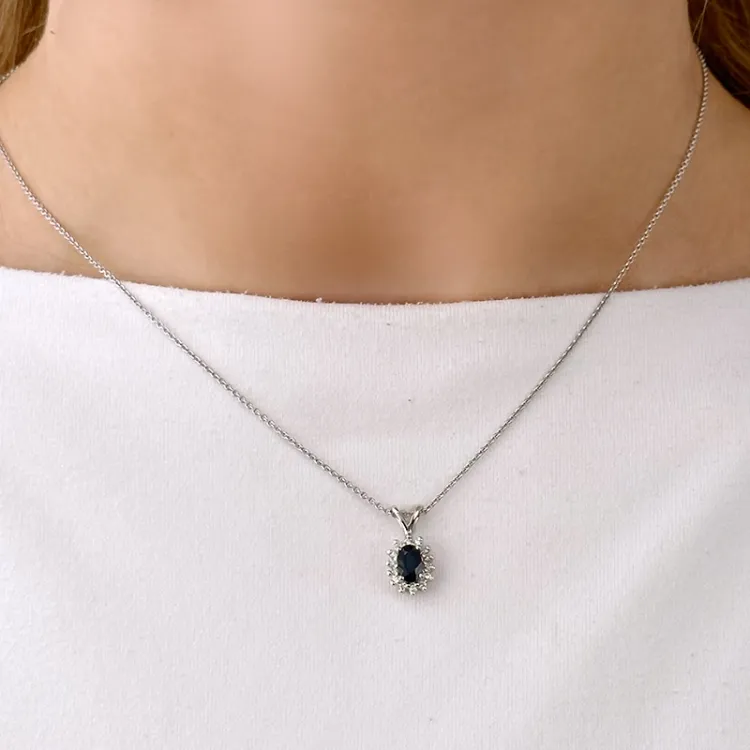 Rosetvedhæng i 14 karat hvidguld 0,14 ct 0,65 ct