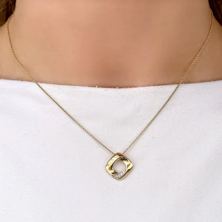 diamantvedhæng i 14 karat guld.- og hvidguld 0,05 ct